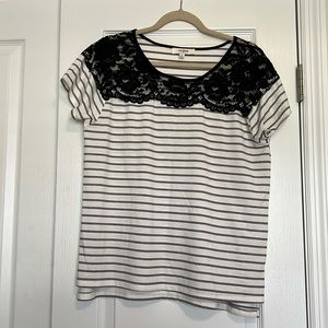 Umgee black and cream striped top with lace neckline, size medium, EUC